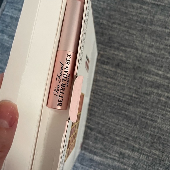 Eyeshadow and blush palette with travel size mascara -limited edition - Picture 4 of 6